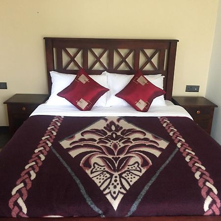 Suriya Guest Hotel Nuwara Eliya Buitenkant foto