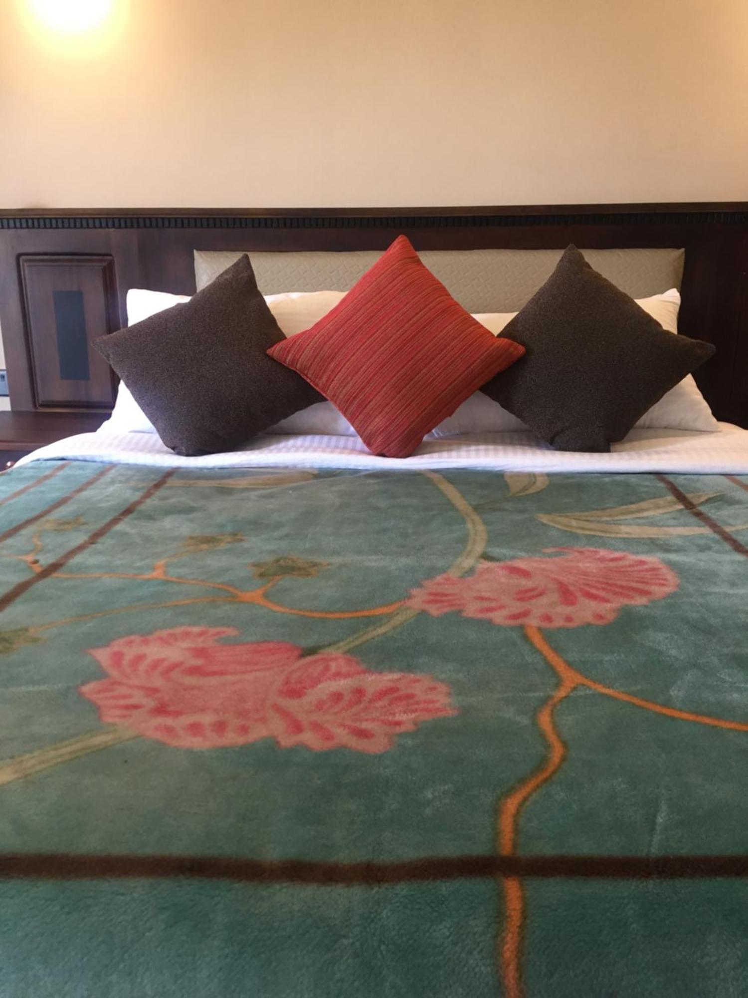 Suriya Guest Hotel Nuwara Eliya Buitenkant foto
