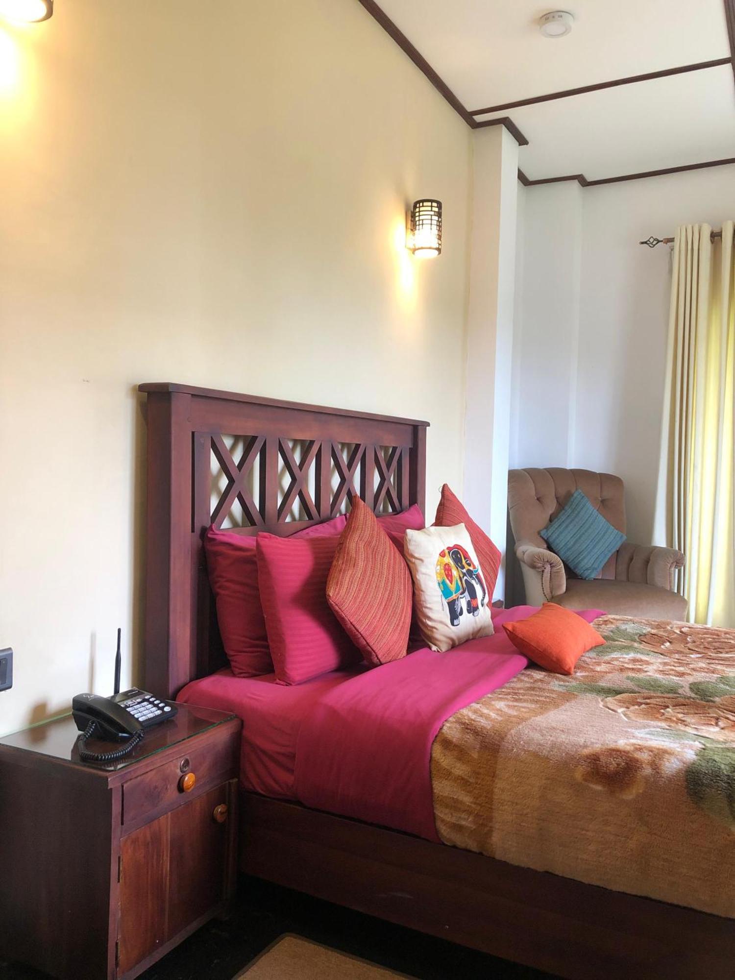 Suriya Guest Hotel Nuwara Eliya Buitenkant foto