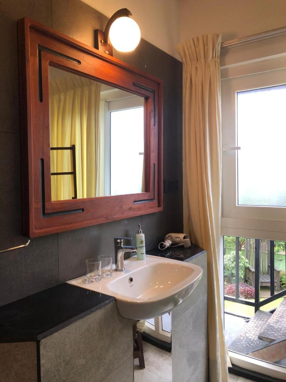Suriya Guest Hotel Nuwara Eliya Buitenkant foto