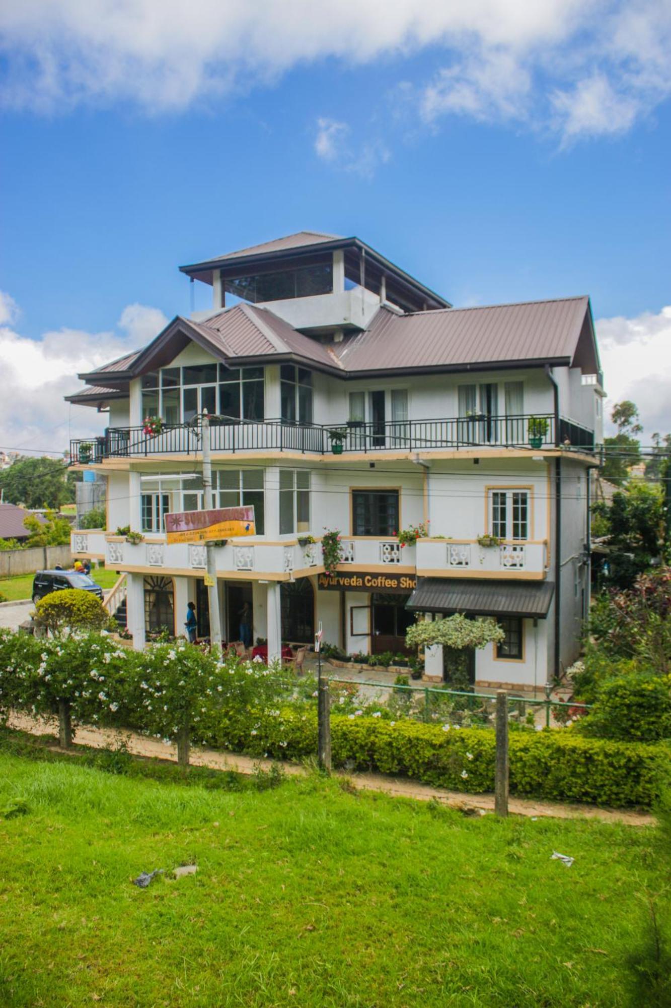 Suriya Guest Hotel Nuwara Eliya Buitenkant foto