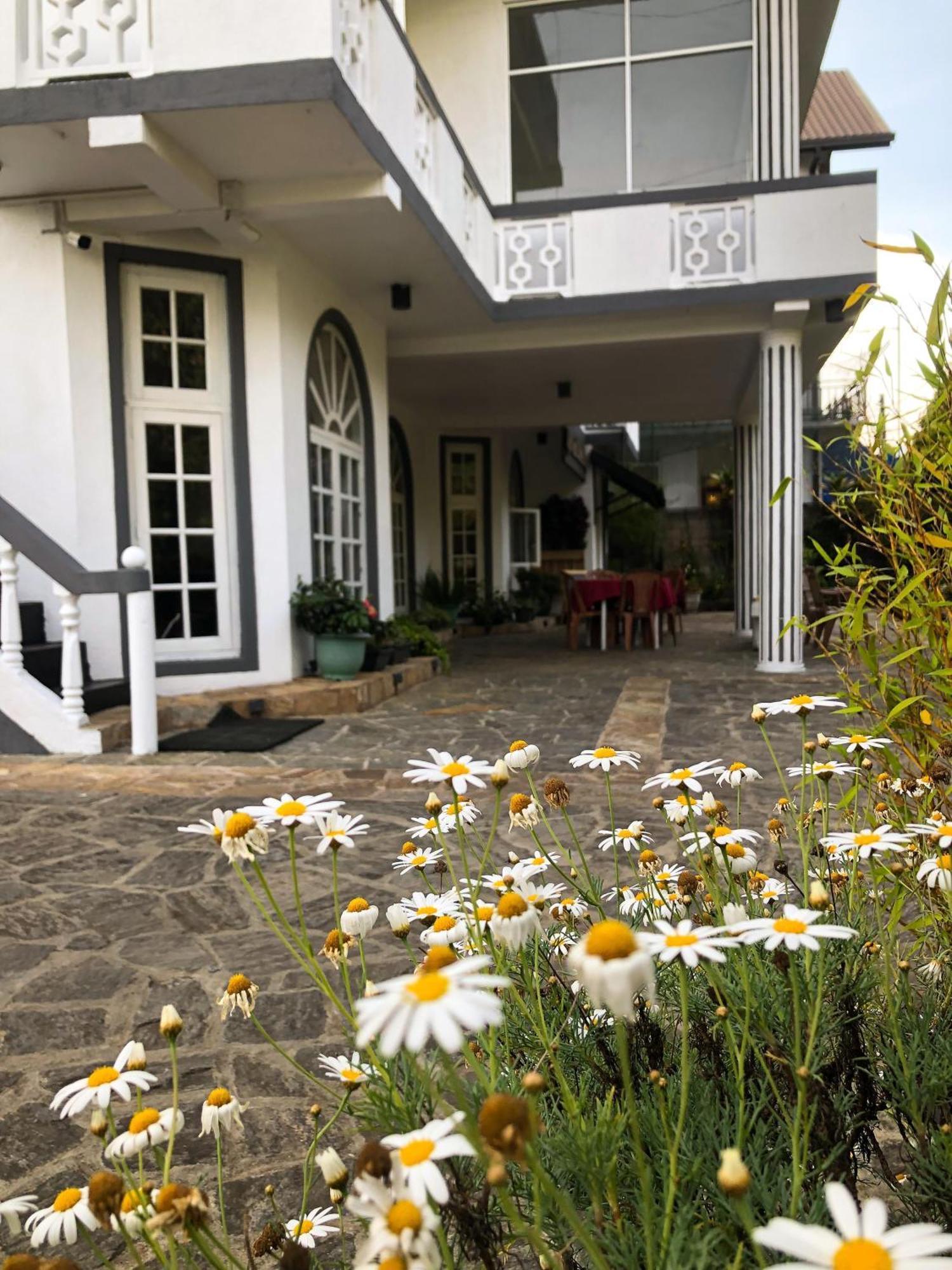 Suriya Guest Hotel Nuwara Eliya Buitenkant foto