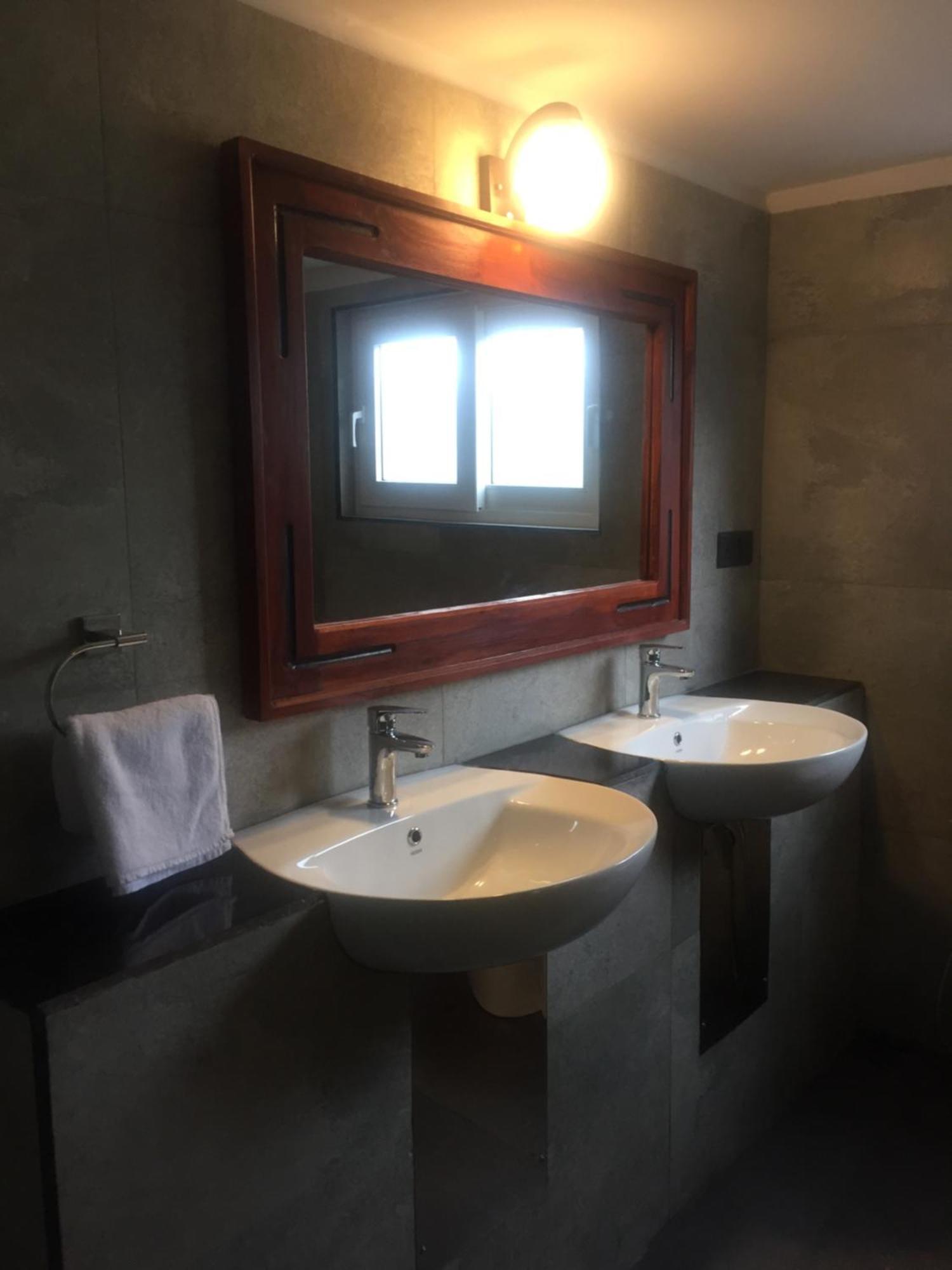 Suriya Guest Hotel Nuwara Eliya Buitenkant foto