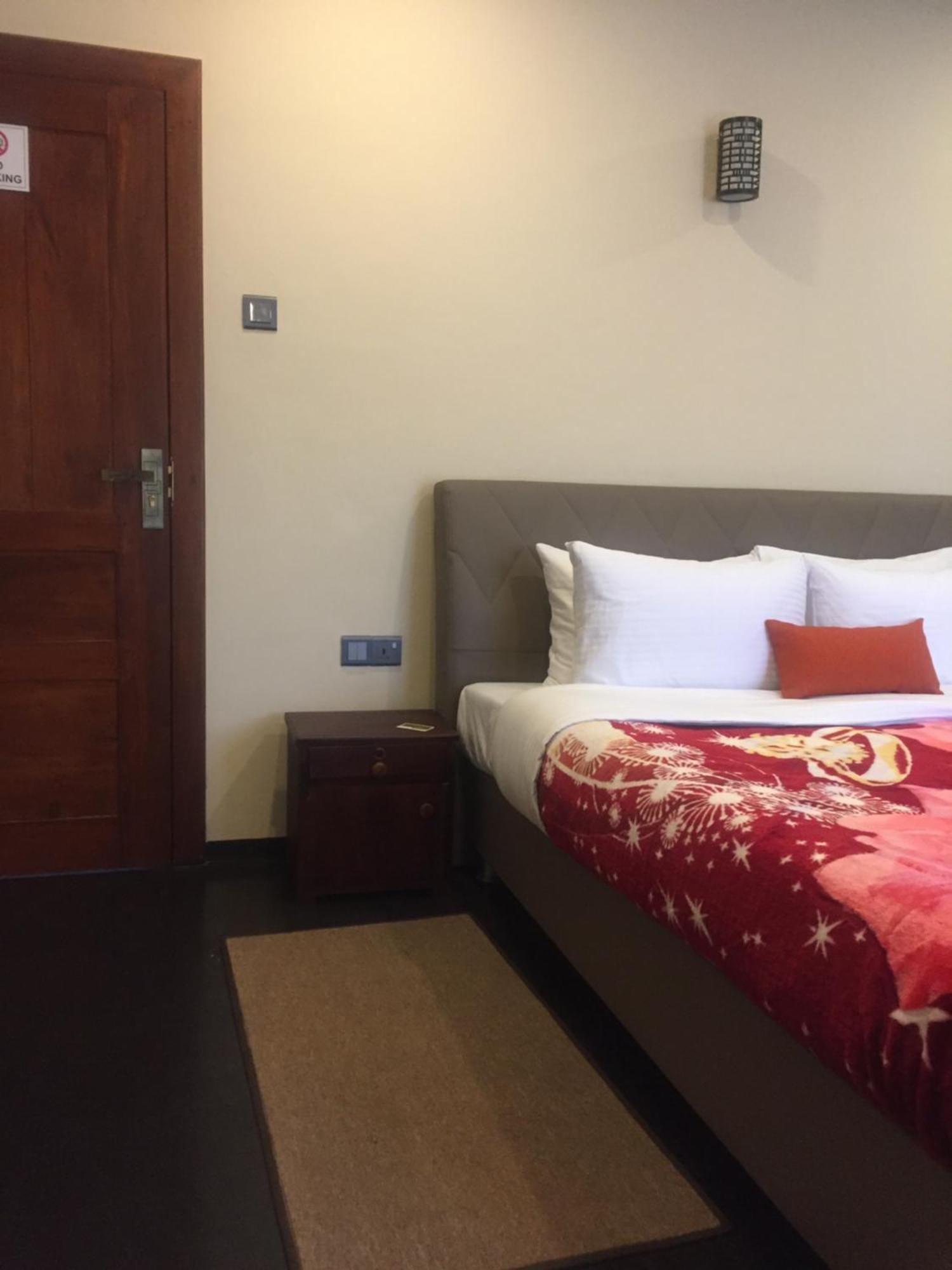 Suriya Guest Hotel Nuwara Eliya Buitenkant foto