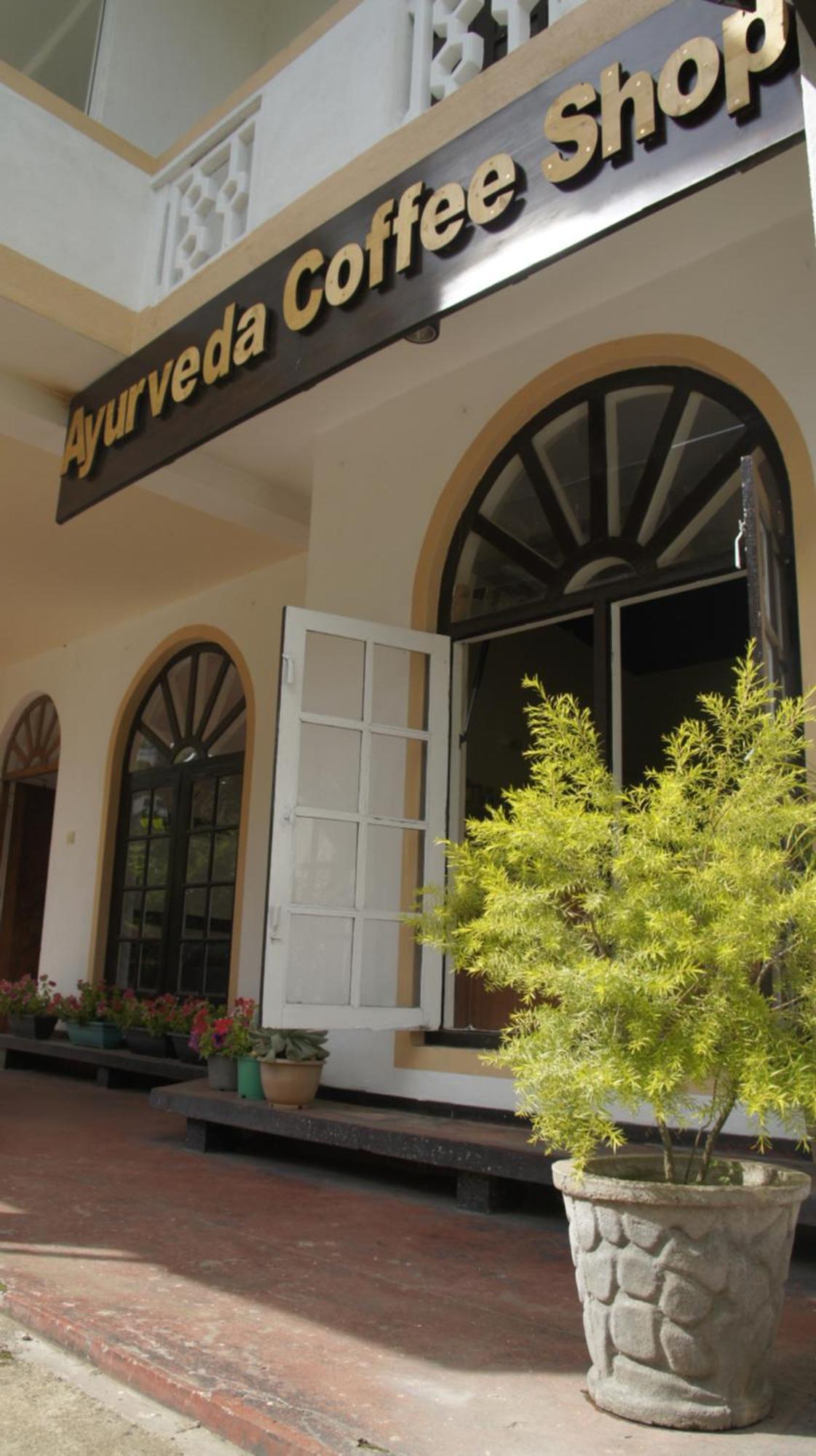 Suriya Guest Hotel Nuwara Eliya Buitenkant foto