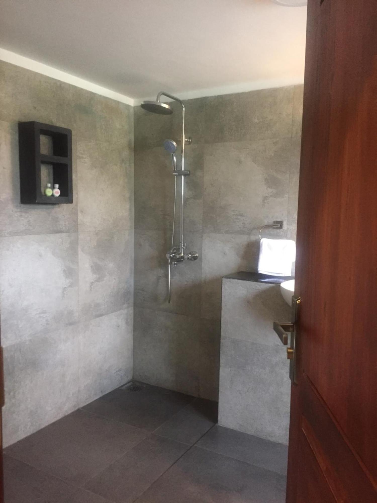 Suriya Guest Hotel Nuwara Eliya Buitenkant foto