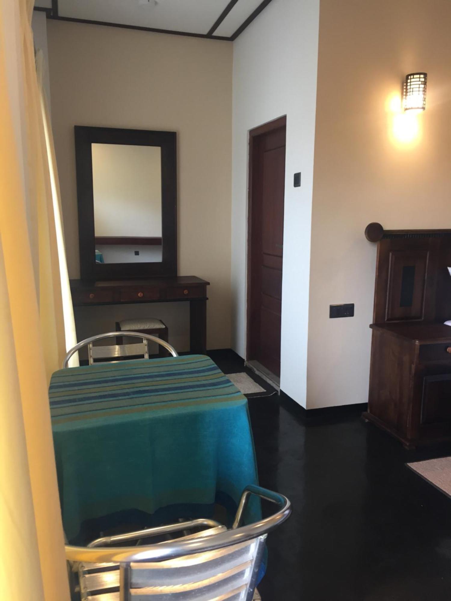 Suriya Guest Hotel Nuwara Eliya Buitenkant foto