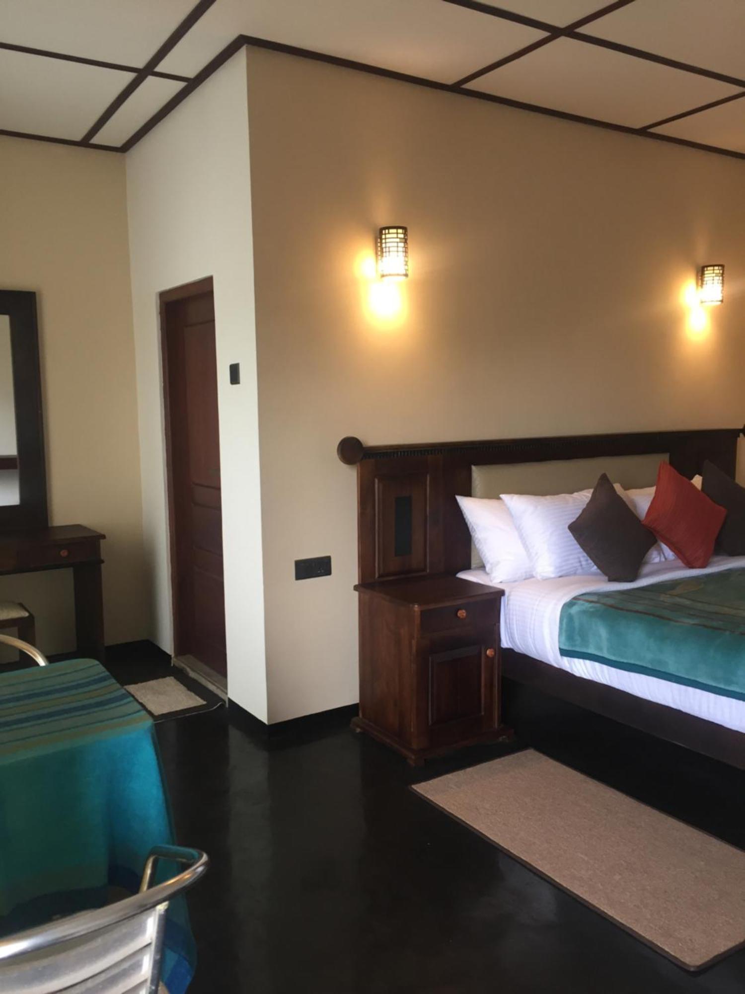 Suriya Guest Hotel Nuwara Eliya Buitenkant foto